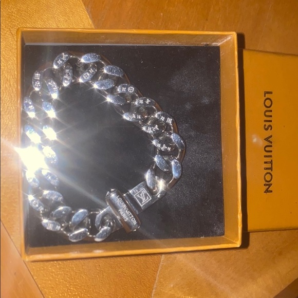 Authentic mint Louis Vuitton engraved Bracelet - Picture 2 of 9